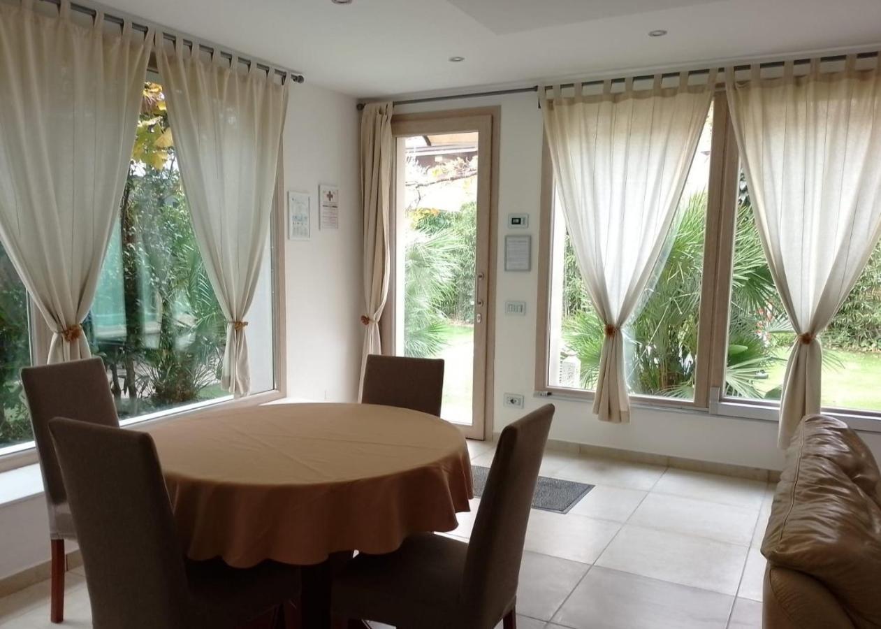 Suite Mimosa Con Piscina - Affitti Brevi Italia Сірміоне Екстер'єр фото