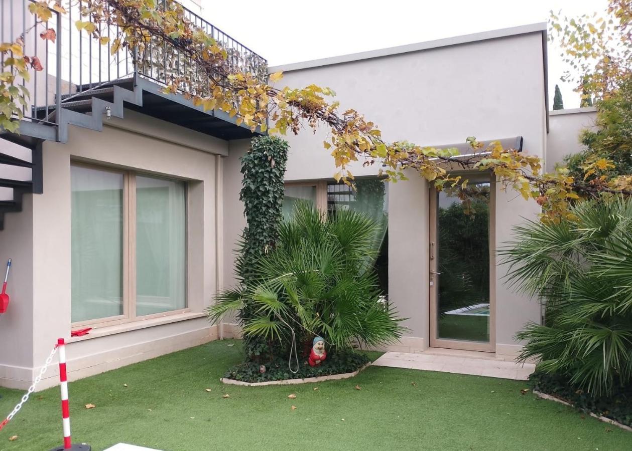 Suite Mimosa Con Piscina - Affitti Brevi Italia Сірміоне Екстер'єр фото
