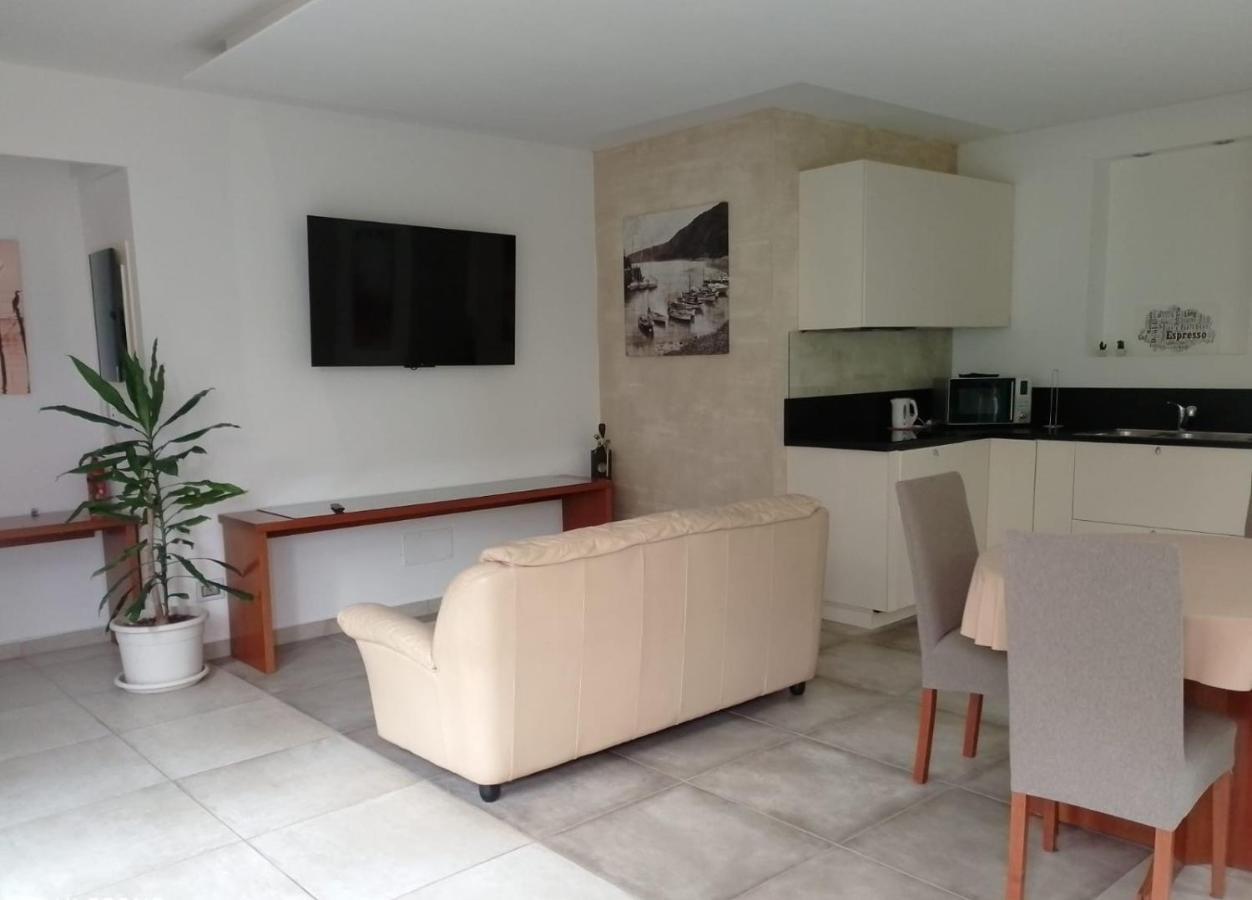 Suite Mimosa Con Piscina - Affitti Brevi Italia Сірміоне Екстер'єр фото