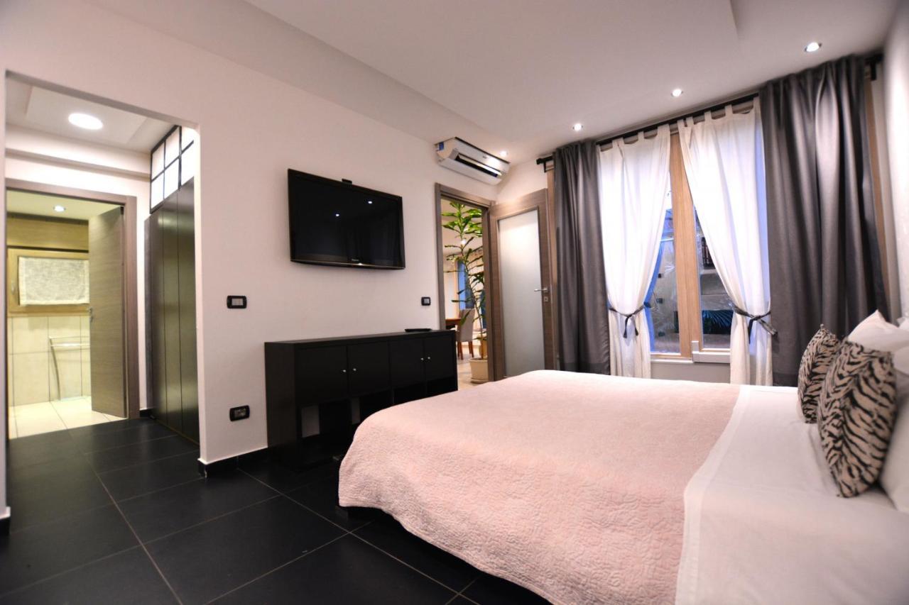 Suite Mimosa Con Piscina - Affitti Brevi Italia Сірміоне Екстер'єр фото
