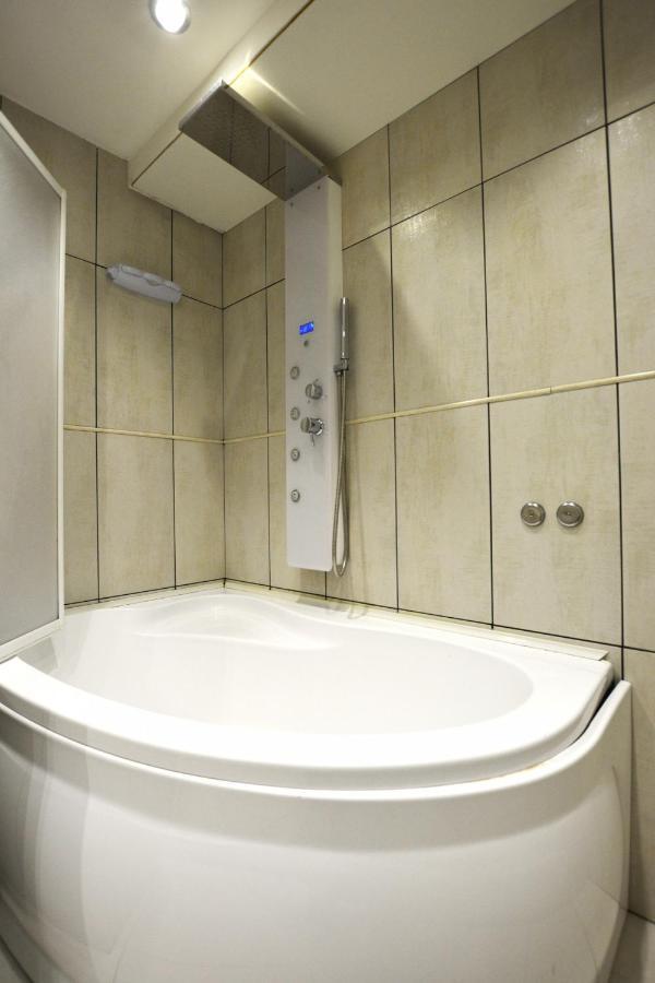 Suite Mimosa Con Piscina - Affitti Brevi Italia Сірміоне Екстер'єр фото